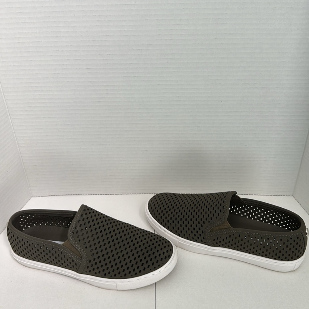 Steve Madden Women’s Wake slip on sneaker. Size 7M Olive Green color. - Picture 3 of 9